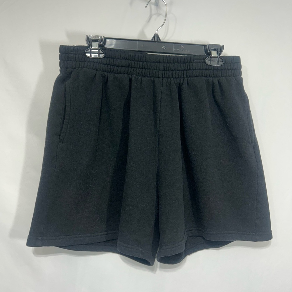 Black Women's jogging pant Shorts with functional pockets. Size large.